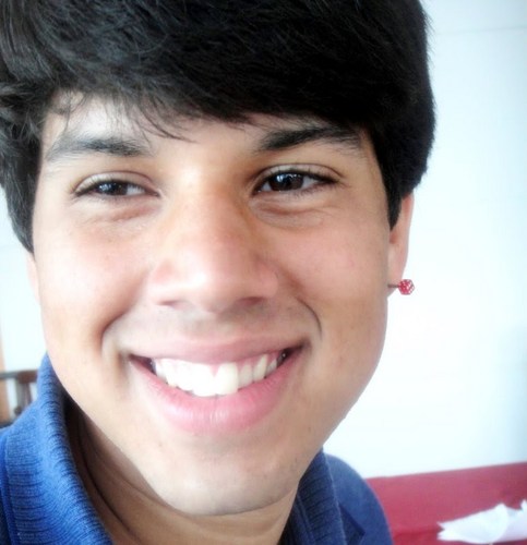cantor,ator,pintor,dançarino,ex-bbb e rico =)
http://t.co/g3mWlLpvKg