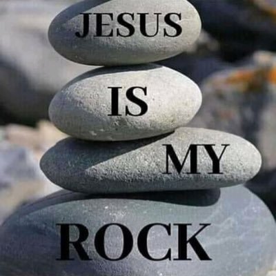 hello everyone on Twitter!! my Name is Molamin am from The Gambia 🇬🇲 west Africa and am living with my three siblings and we re a orphan ✝️✝️🙏🙏♥️♥️