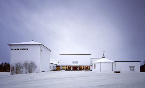 Vi er Universitetsmuseet i nord! Hos oss får du kunnskap og fersk forskning om samisk kultur, dyr og planter, polarhistorie og mer kultur og natur. Følg med!