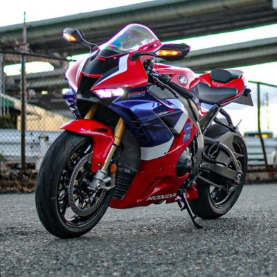 バイク乗るの楽しい！ホーネット→CBR600RR→#CBR1000RRsc77→#CBR1000RRR 休みが平日なのでその時ぐらいしか乗ってないですけど適当に走ってます。無言フォローしたりしますがすみません^_^バイク仲間増やしたいのでフォローよろしくお願いします！#バイク乗り #バイク乗りと繋がりたい