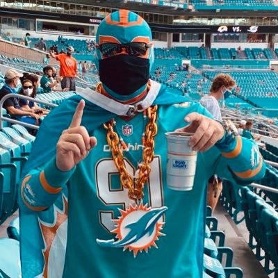 Super Dolphins fan for life! Season ticket holder that actually attends to all the games. Horse advocate🐎 Bleed Aqua and Orange!! Go Dolphins!!🐬