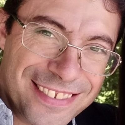 Docente, periodista, trabajador de la cultura. 
Justicialista y militante social.