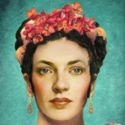 Radialista | Publicitária | Debochada | Aspirante a Jornalista | Pseudo fotógrafa | Criadora de conteúdos e filha.