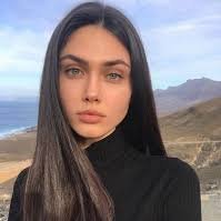 I am Linda Cristobal...I love to pursue dreams..I wants to fly to the blue address of dreams..