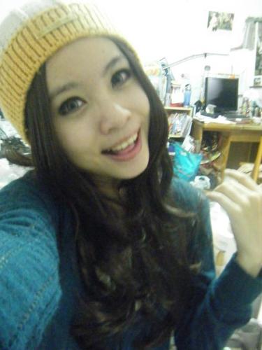Hello, I'm Nanoka.
I can speak German and Mandarin...but poor English LOL

Hallo, ich bin Nanoka...