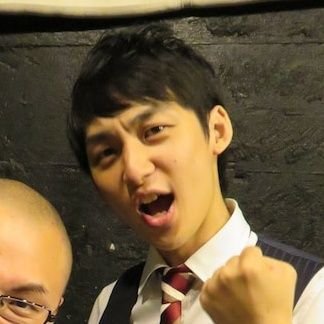 お笑いコンビ『ドドん』のお坊さんじゃない方、安田です!! THE南無ズ(@thenamuzu)というコミックバンドで涅槃崎悟(@namuzusatoru)としてギターやっています。 インスタ(dodonyasuda1127)は姉の愛犬レオです。