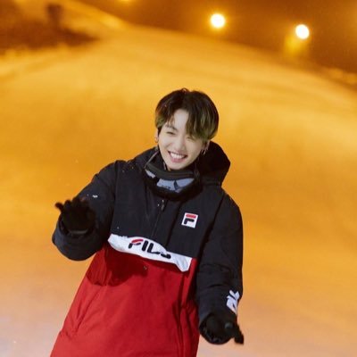 ambrosinasina_'s profile picture. 𝗣𝗮𝘀𝘀𝗶𝗼𝗻 𝗳𝗼𝗿 𝘀𝗸𝘆, 𝗮𝗿𝘁, 𝗹𝗶𝘁𝗲𝗿𝗮𝘁𝘂𝗿𝗲, 𝗴𝗿𝗲𝗲𝗰𝗲.