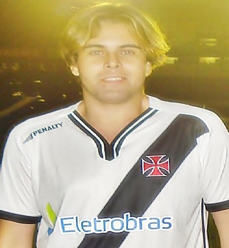 Sou vascaíno, batizado o que é que ha.. eu sou da Força Jovem e ninguém vai me segurar /+/
