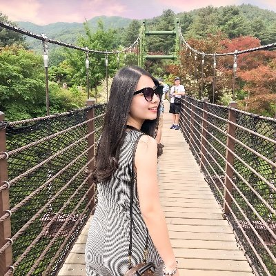 leslynatasyaa's profile picture. 