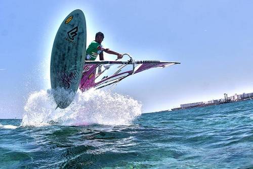 henderwindsurf's profile picture. 