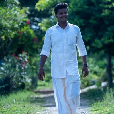 அக்கினிக் குஞ்சொன்று கண்டேன்-அதை
அங்கொரு காட்டிலோர் பொந்திடை வைத்தேன்;
வெந்து தணிந்தது காடு;-தழல்
வீரத்தில் குஞ்சென்றும் மூப்பென்றும் உண்டோ?
தத்தரிகிட தத்ரிகிட