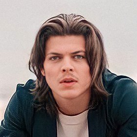 🇧🇷 30 years old, Graphic Design, Hufflepuff , DC Lover | Fan account Alex Høgh, Katherine McNamara. ✘O