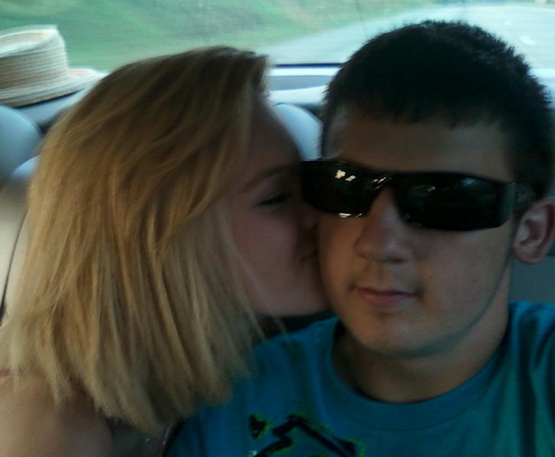 lovelikecrazyxo's profile picture. K y L i E  l o v e' s C o L b Y 
:)