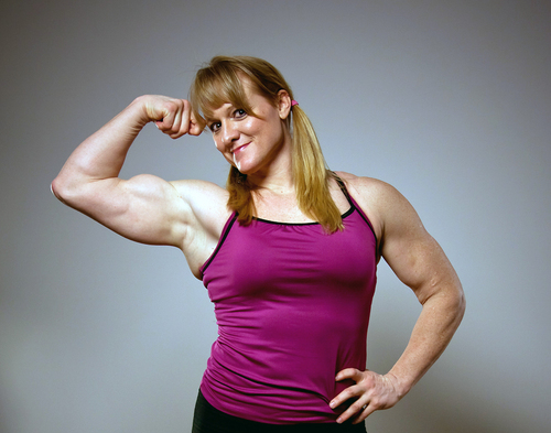 #Strongestever
#Master
The Original Muscle Mommy,
standing at 5ft10, 258lbs.
Multiple World Records, S854lbs B600lbs D694lbs T 2050lbs.