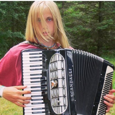 AlisonArneberg's profile picture. ✌✌✌