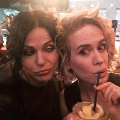 EvilFiona's profile picture. ♛ she/her, 28 y/o, i have a weakness for tv shows and i LOVE music♬