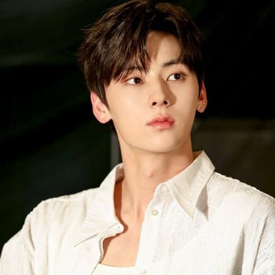 Unreal — Hwang Minhyun from Nuest. 1995L. @ibonawjsn's hubby, juno appa ❤️ Walcott, cemara.