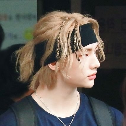 (𝐑𝐏) SKZ ㅡㅡㅡ 한국 무용수는 프로 데뷔 선수이기도하며 랩하고 잘 노래하는 법을 배웁니다.  멋진 왕자.  2000 년 3 월 20 일 황현진이라는 이름으로 태어났다.  • #⃟샘황 •