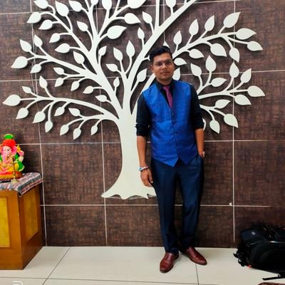 Social media fanatic. Problem solver. Passionate . Hipster-friendly Tea-fanatic.

Tall, Dark and Handsome.
Drop on  Earth @ 22nd January