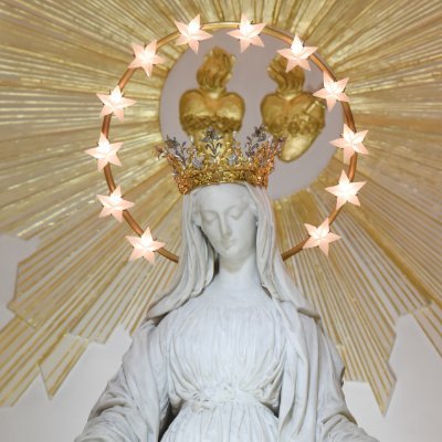 Nous sommes une chapelle dédiée à la Vierge Marie sous le nom de la Médaille Miraculeuse. La chapelle appartient aux Filles de la Charité de st Vincent de Paul