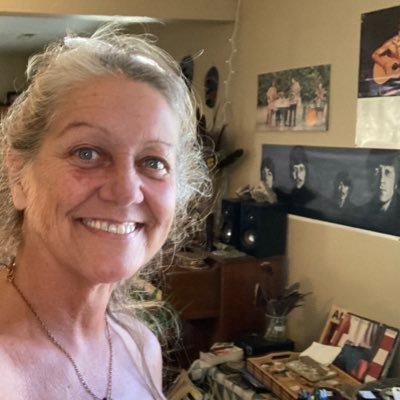 Dawnie22's profile picture. 🎶 🌊 seeker of magic in every day that I wake up...