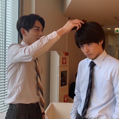 まんじゅう V Twitter 安達の口を拭く六角に嫉妬する黒沢 この顔好きだわ チェリまほ 同棲記念日 黒沢 安達 六角
