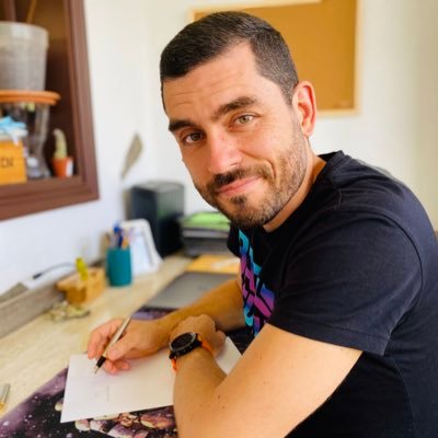 AprendizDprosa's profile picture. -Aprendiz de las letras, navegante de la imaginación- Escritor, amante del cine y del sushi. Autor de : “Los Bailes de Clementine”