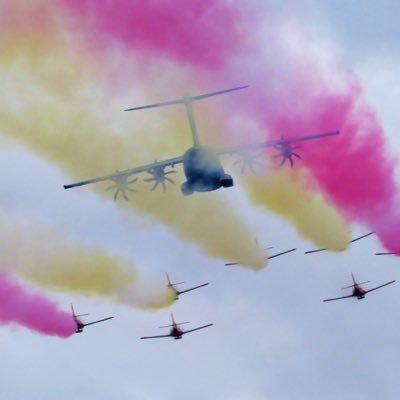 Aviación, energía ☢️, mundo naval, geopolítica, Historia... Un poquito de todo vamos.