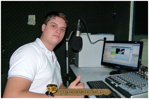 Comunicador.
Nenhuma guerra é vencida sem uma grande batalha,acredite nos seus sonhos,acredite em você.