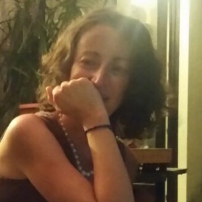 “La musica e i gatti sono un ottimo rifugio dalle miserie della vita.” Insegnante e Avvocato - amo la musica, l’opera, i libri, i boschi e il mare