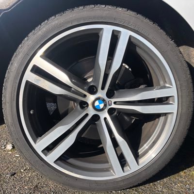 Refurbishment of both Diamond cut alloy wheels and regular alloys. With powder coat finishing