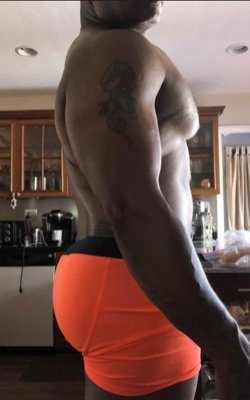 Beefy cumdump in Mia exploring kinks one load at a time