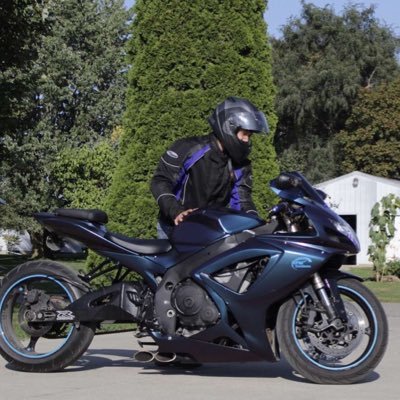 EzYo19456575's profile picture. 