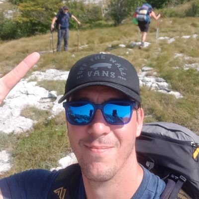 dmlinare's profile picture. Hiking, chopsticks and cardiology