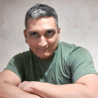 Escritor, autor de Dez, nota dez! Eu sou Carlos Imperial; A bossa do lobo: Ronaldo Bôscoli; Divino Cartola, uma vida em verde e rosa e Chacrinha, a biografia.
