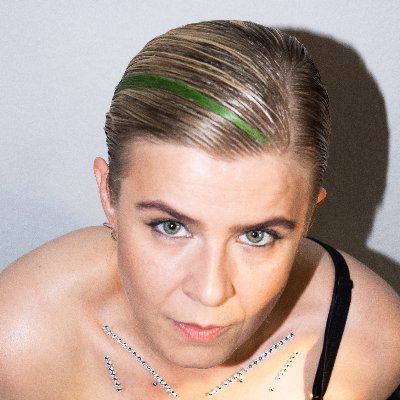 Profile Picture of Robyn (@robynkonichiwa) on Twitter
