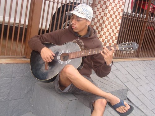 loko apaixonado.....estudando demais pra se tornar um roger leahrt da vida...é nois na estrada da vida e da musica....querer é poder tenha sempre  em mente ...