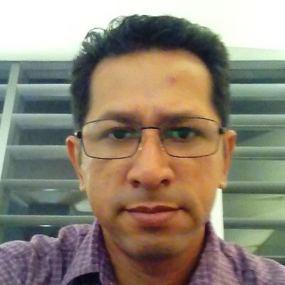 MaxMarttinez's profile picture. Menos es más.