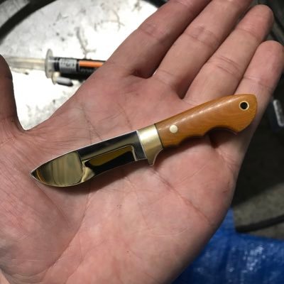 8myNep1QVremBvP's profile picture. 無名のナイフ製作者