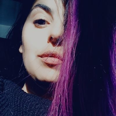 VickyPeraltaL's profile picture. Mi personalidad oscila entre un unicornio y un ser que los odia a todos. Y viven en perfecta armonía. Creo.