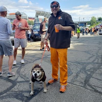 Cleveland Browns, Indians, Cavs, Ohio State, Barstool fanatic, Whiskey drinker. Former Bulldog owner. #Browns #BrownsTwitter #Cleveland