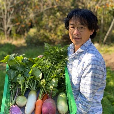 こんにちは。埼玉県出身の46歳の男です。長年勤めた洋菓子製造の仕事に別れを告げ、長野県で農家研修後、長野市七二会(なにあい)で有機農家として独立しました^_^ラジオ、文化放送リスナー。2019年10月に有機JASを取得しました。有機農産物として野菜を出荷させて頂いて貰ってます😊