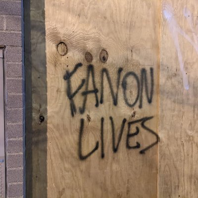 Pics of street art, protests, kitty & music.  Grumpy old man with a bike, a camera, a phone and a Twitter account. I like chaos. I hate cops.