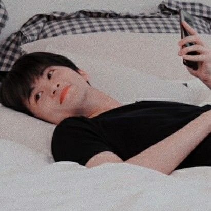 a teen girl who has online classes everyday...bruhhh😐
NCTzen 💚💚