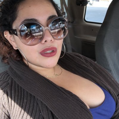 Chrizmunek's profile picture. I’m quite average, in a unique, kind of way. Crazy. Curvy. Cool. 🌈🌈🌈