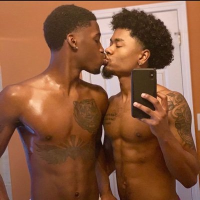am available for hookup dm me now 🌈only gay