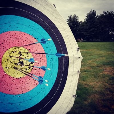 BuchWaerterin's profile picture. Buchliebhaberin 📚, tee- und kaffeesüchtig ☕, Bogenschützin 🎯