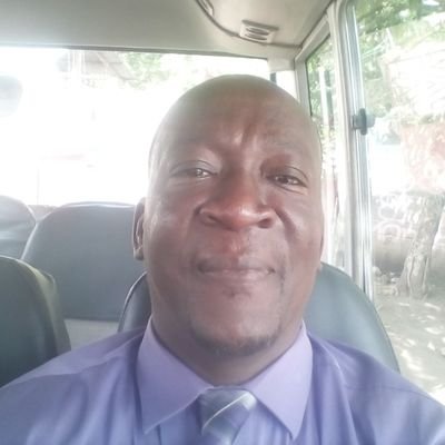 expert en éducation, Directeur du lycée et attaché au budexe, Dr en Théologie,Avocat .Resp Fapdesh et OPEL