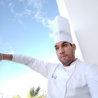 كنت أفكر في الأعتزال على النشر حتى رأيتك بعض التعليقات وبعض المعجبين مزالو معي ورغم قلة التفاعل سأستمر بنشر من اجل بعض الأوفياء لي
فقط قل من أي بلد تتابعني لك