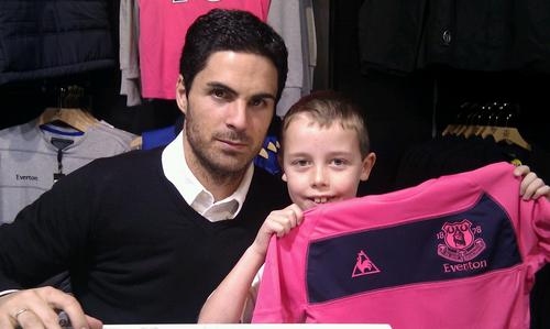 andybigfella's profile picture. Father of two & overworked Husband, oh and for my sins a Park End Season Ticket Holder...!